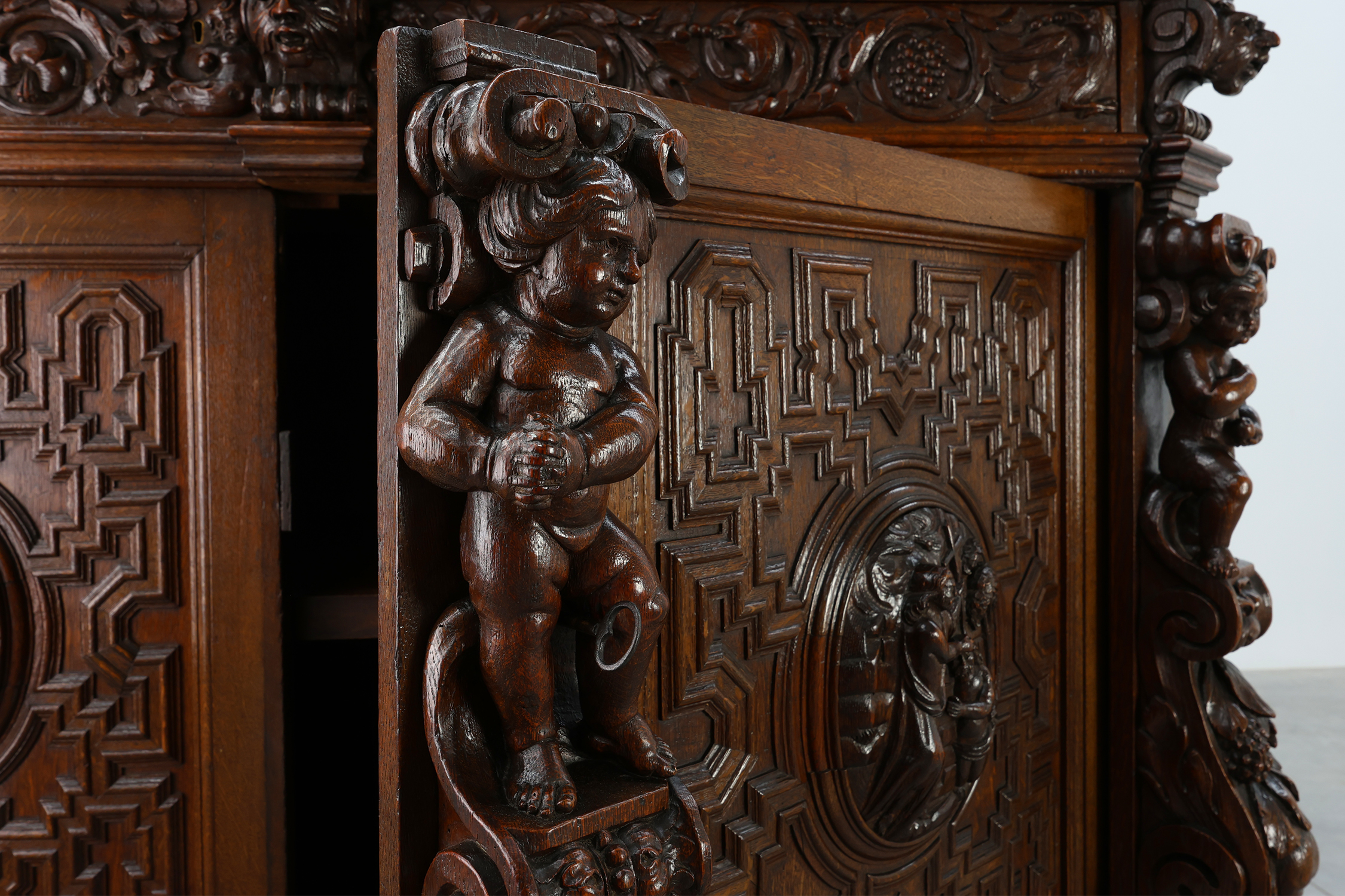 Flemish renaissance "beeldenkast" cabinet in oak wood Antwerp, ca. 1630thumbnail